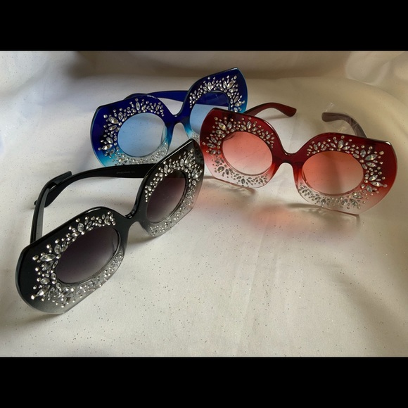 NWOT Women’s Retro Crystal OverSized Sunglasses - Picture 5 of 8